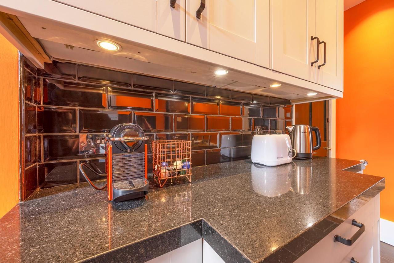 Luxury Central Home - Parking & Ev Point, Superking Bed Κάντεμπερι Εξωτερικό φωτογραφία