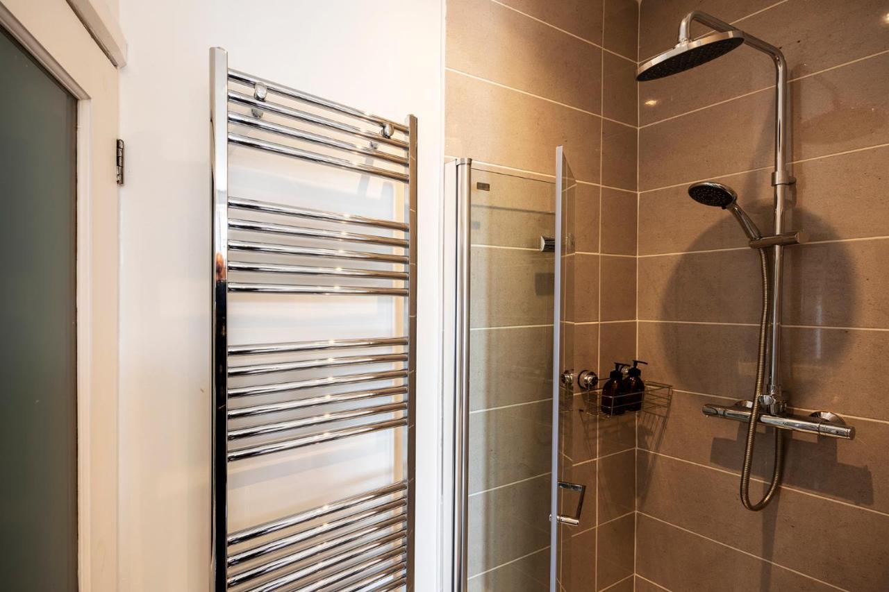 Luxury Central Home - Parking & Ev Point, Superking Bed Κάντεμπερι Εξωτερικό φωτογραφία